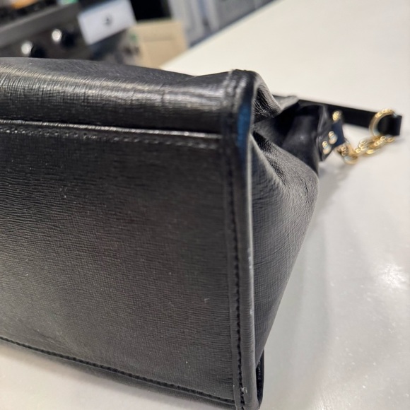 Tommy Hilfiger Black LEATHER Shoulder Bag W/ Gold Hardware Excellent Condition - Picture 5 of 13